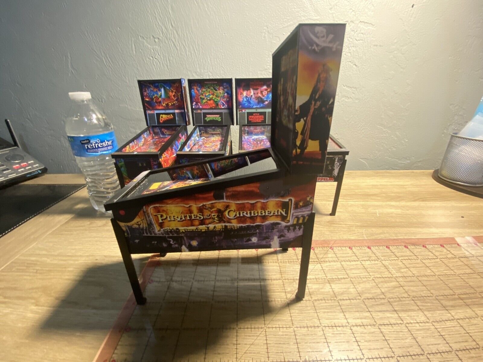 Stern Pinball 1:13 Scale 'Star Wars' Pinball Machine Model – 2017 Reproduction – Collectible Trophy